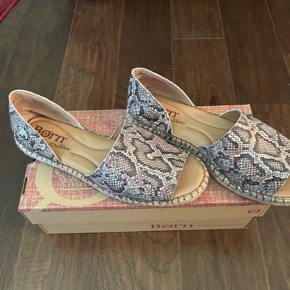 Born Sandals in Size 8.5 M - Picture 2 of 3